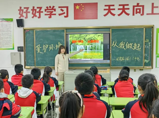 薛城区矿建路小学组织各中队开展了“爱护环境从我做起”主题教育活动