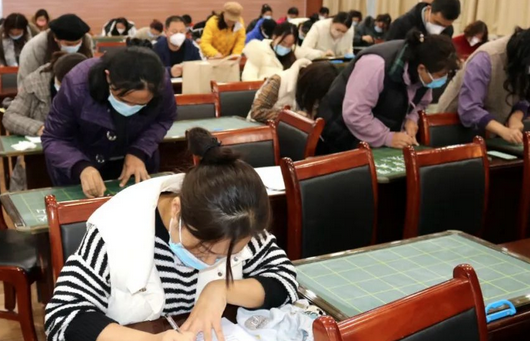 薛城区矿建路小学开展教师基本功测试活动