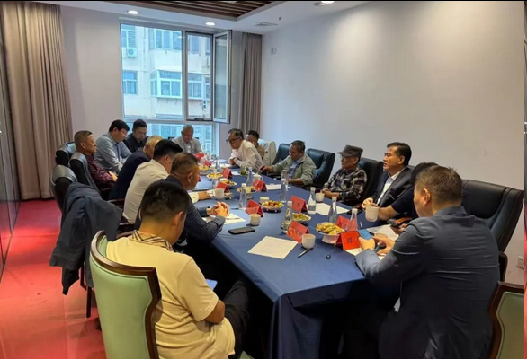 济南市枣庄商会成功举办第三届第三次会长办公会暨2025年迎双节座谈会