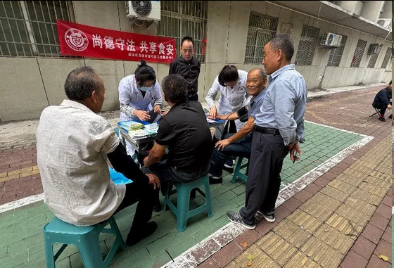 薛城区临城街道社区卫生服务中心开展2025年食品安全周宣传活动
