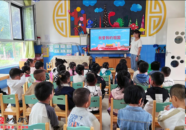 童心向祖国——薛城区邹坞镇中心幼儿园开展国庆节系列主题活动