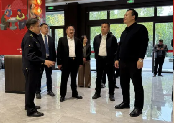 市城市管理局调研薛城区城市管理工作