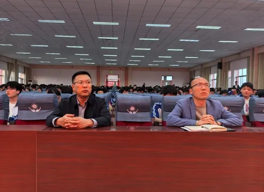 滕州三中高一年级召开第二学期阶段测试表彰会