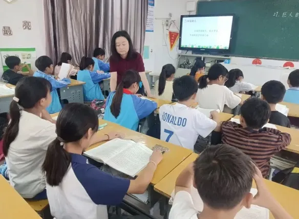 枣庄新华小学：携手共研促成长 凝心聚力谱新篇