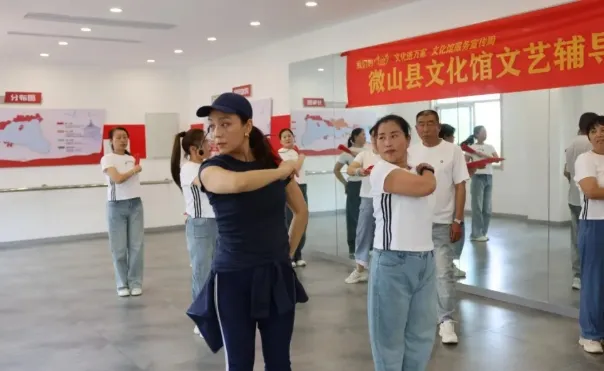 微山县“文化馆服务宣传周”--县文化馆文艺辅导下基层走进驩城镇