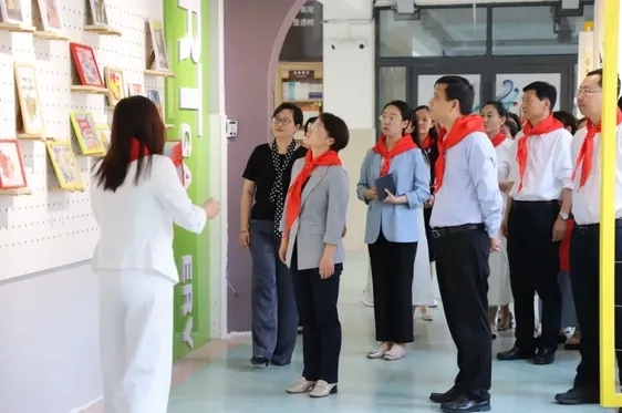 薛城区教体系统开展“同心向党筑根基   团旗队旗映初心”主题团（队）日活动​ 