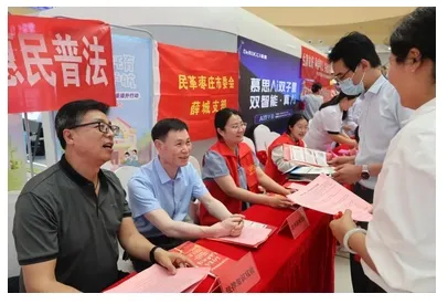 民革薛城支部走进万达广场开展“民法典宣传月”惠民普法 